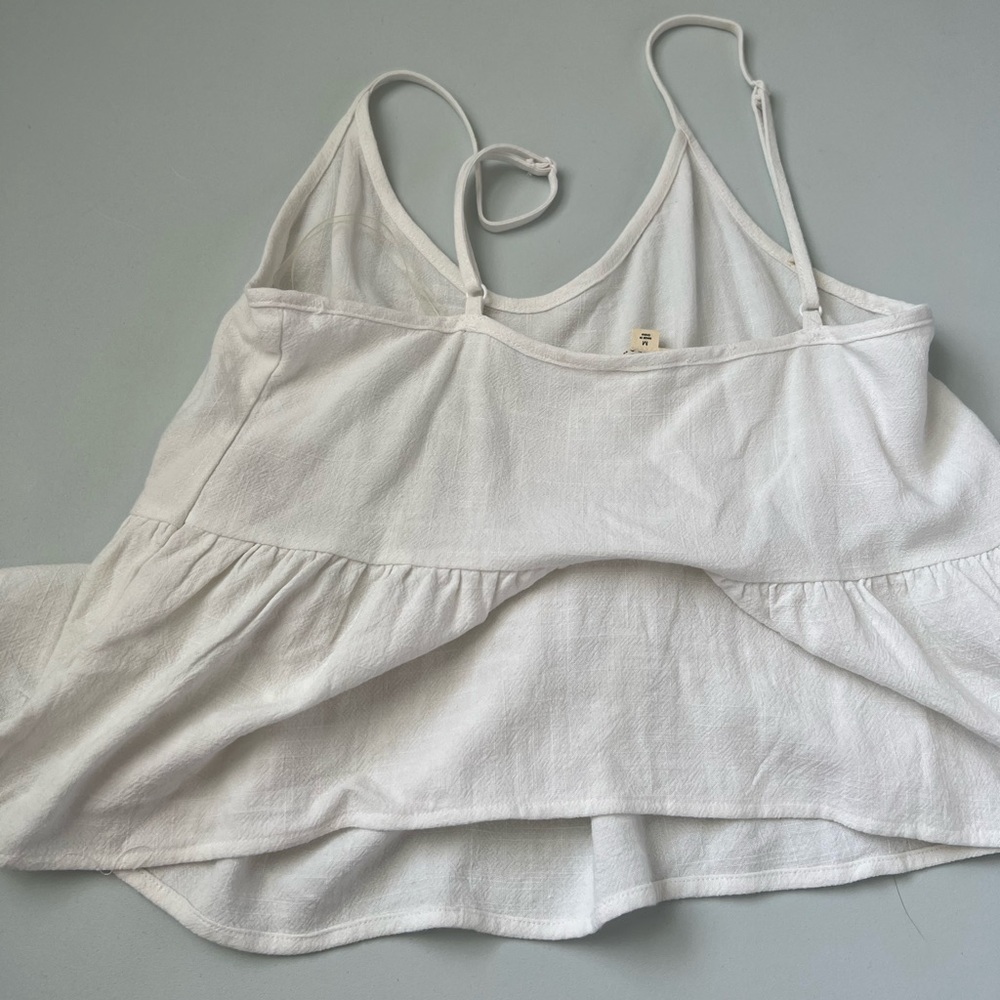 White flowy tank top - Picture 2 of 4